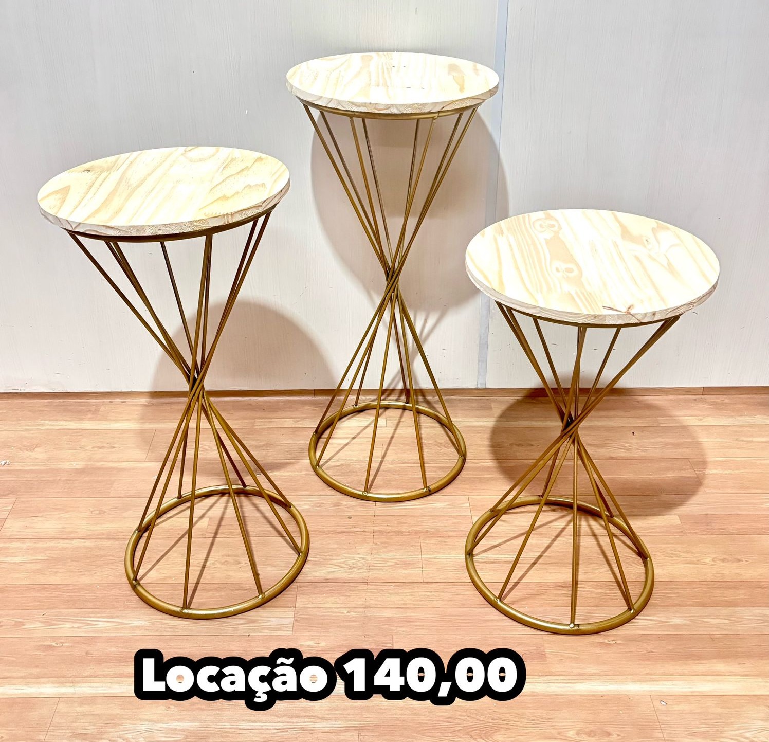 trio de mesas dourada.jpg