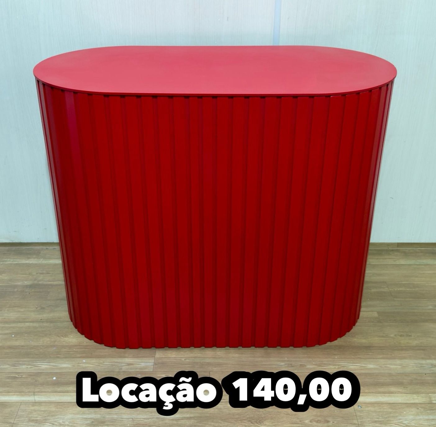 comoda oval vermelha.jpg