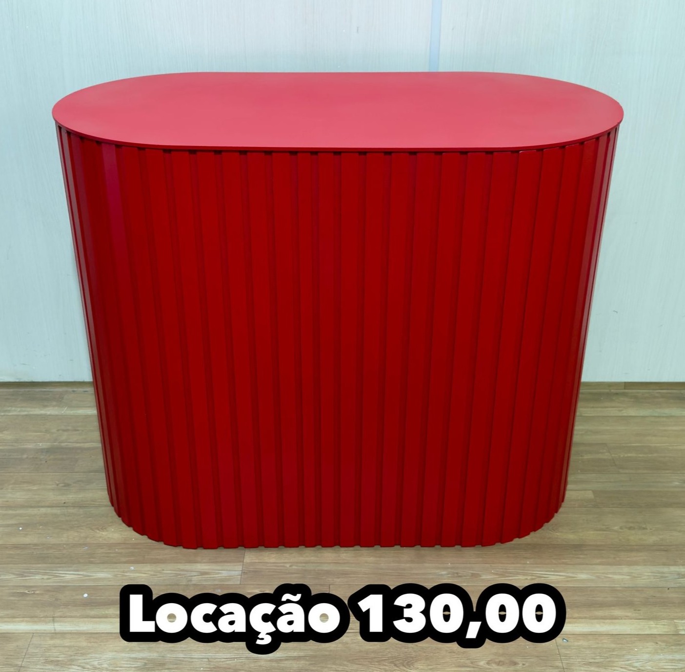 comoda oval vermelha.jpg